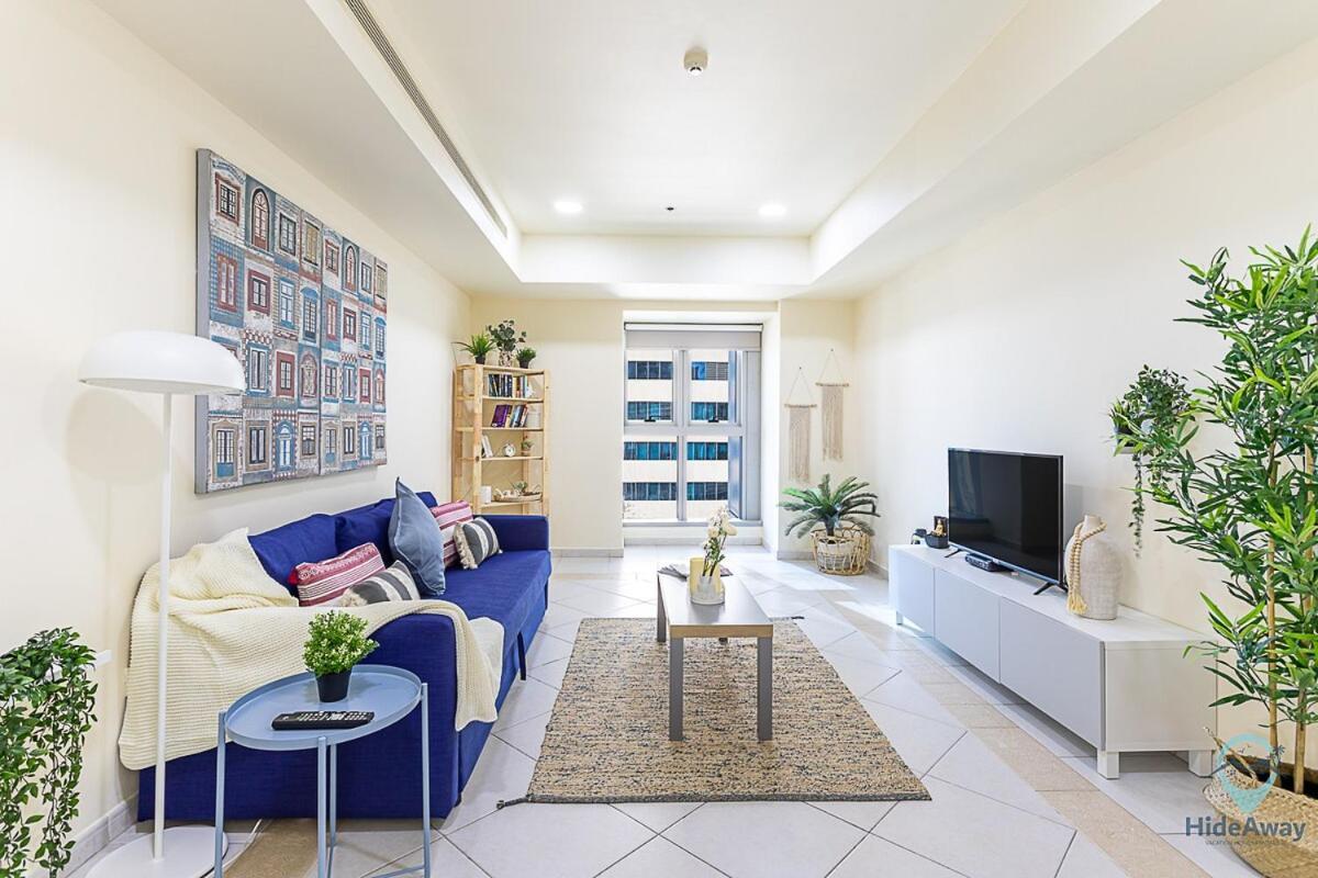 Apartment 1 Bedroom Blue Chic Marina, Steps To Beach! Dubai