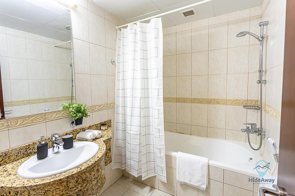 1 Bedroom Blue Chic Marina, Steps To Beach! Apartment