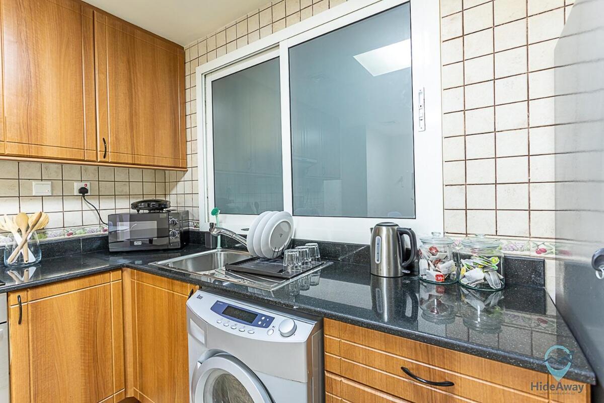 Apartment 1 Bedroom Blue Chic Marina, Steps To Beach! Dubai