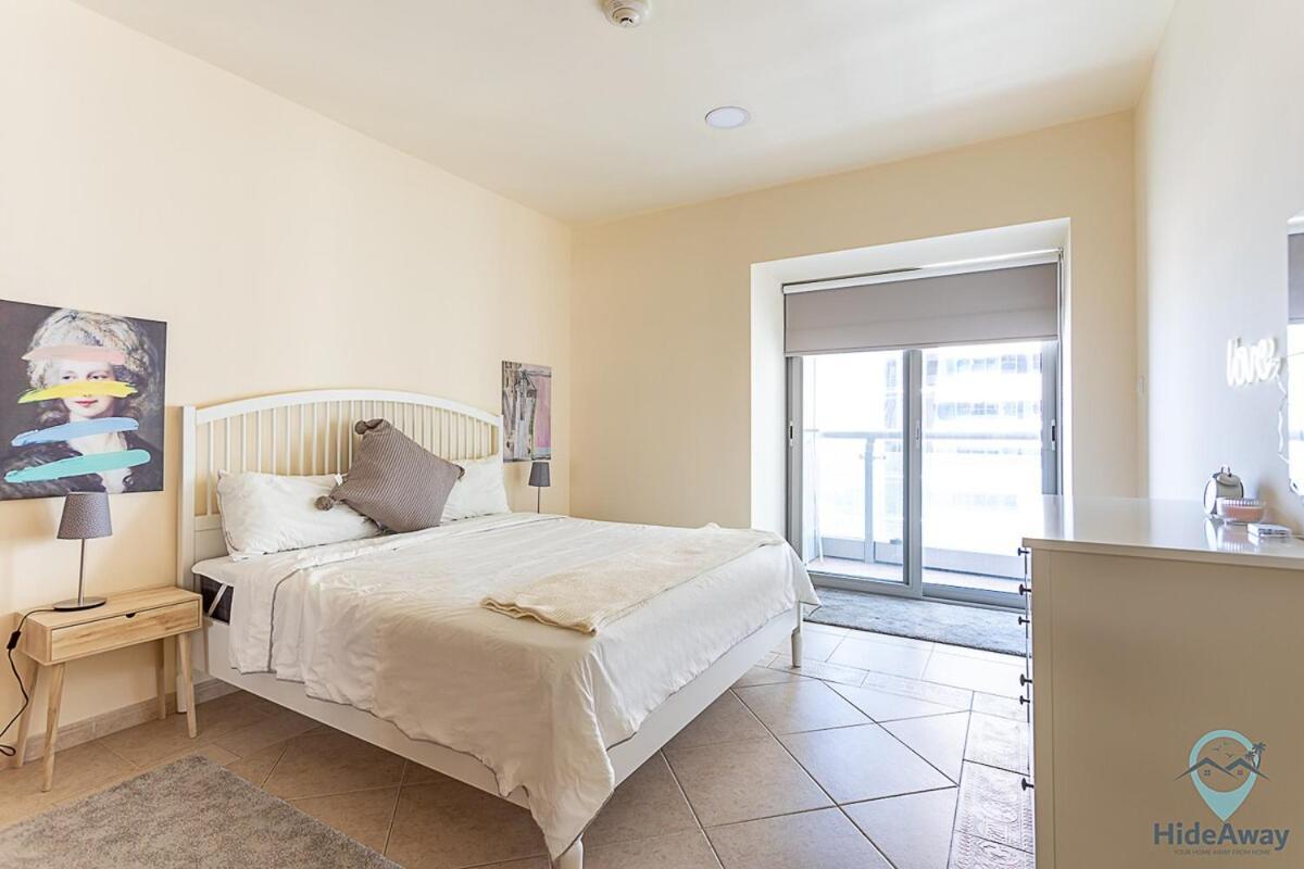 Apartment 1 Bedroom Blue Chic Marina, Steps To Beach! Dubai